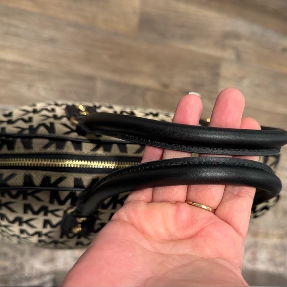 Michael Kors Signature Monogram Satchel! GUC!! - Picture 6 of 10